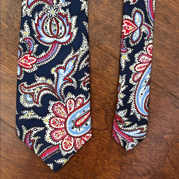 Lauren, Ralph Lauren 100% Silk Elegant Paisley Men's Tie in Red and Blue - Picture 5 of 11